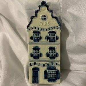KLM collectible vintage Dutch House Blue Delfts #3